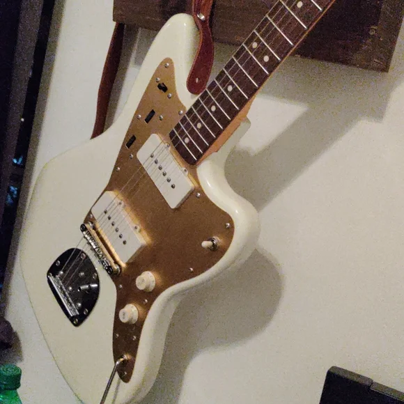 Fender jazzmaster squire electric guitar gold on cream signed, j mascis - Picture 1 of 7